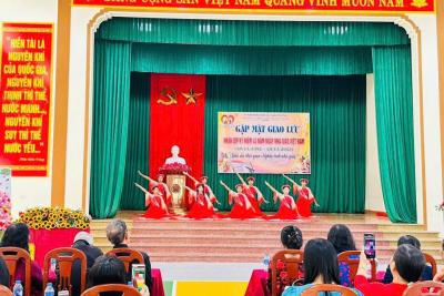 GẶP MẶT CÁC THẾ HỆ NHÀ GIÁO NHÂN DỊP KỈ NIỆM 43 NĂM NGÀY NHÀ GIÁO VIỆT NAM